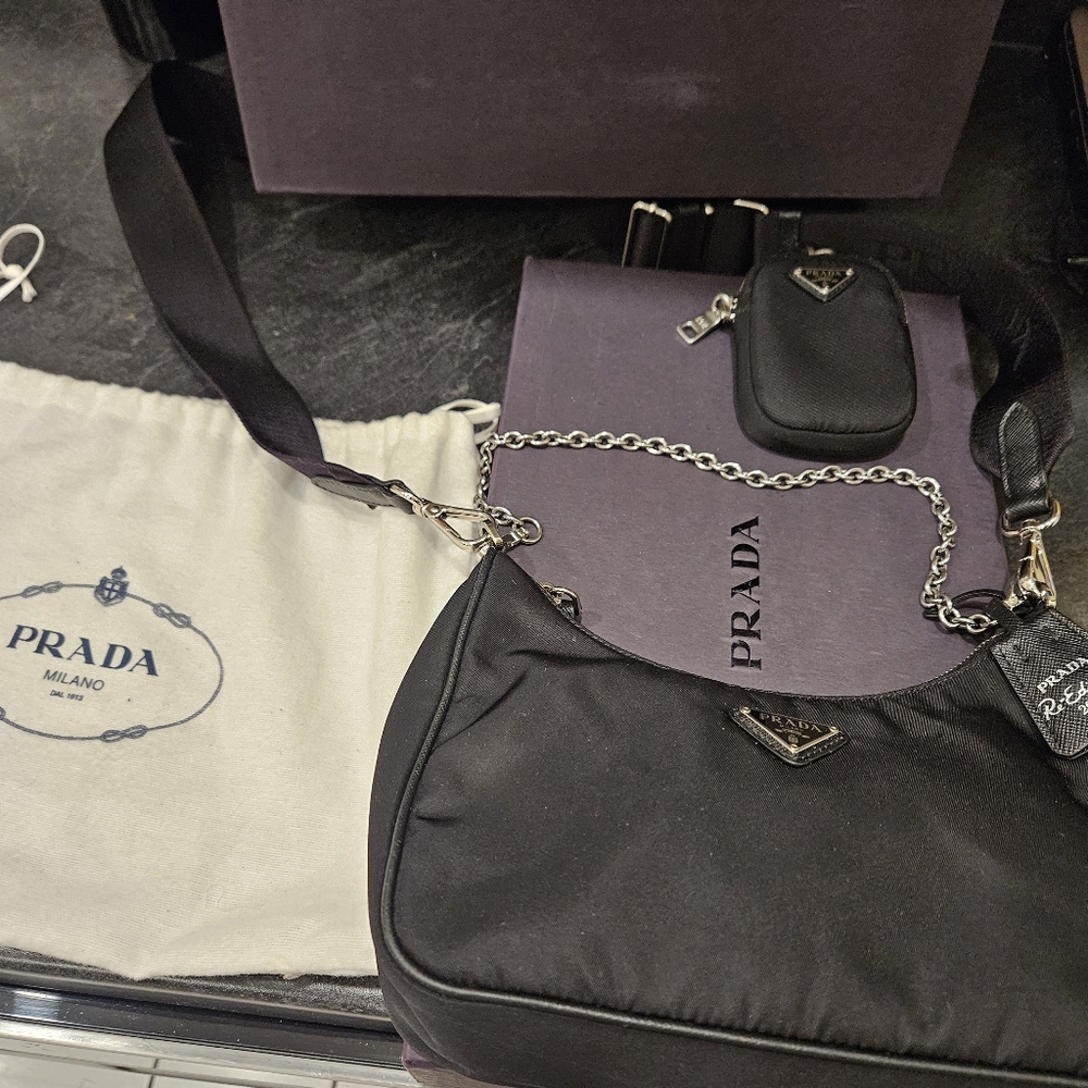 Authentic Prada Re-Edition 2005 Shoulder/Crossbody Bag